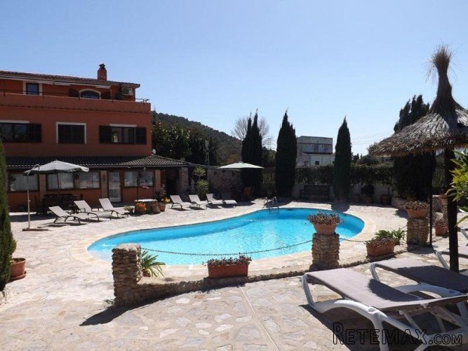 For sale villa refurbished some 15 years ago. Located in.. - 3