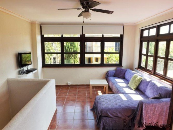 For sale villa refurbished some 15 years ago. Located in.. - 4