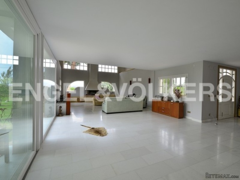 Contemporary Design Villa In Novelda - 2
