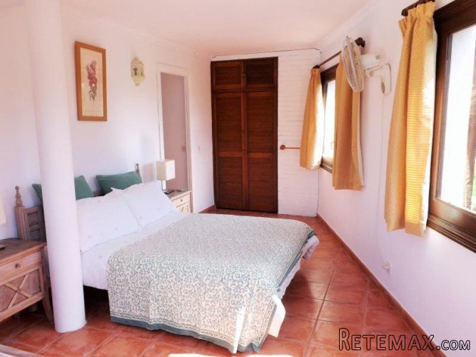 For sale villa refurbished some 15 years ago. Located in.. - 5