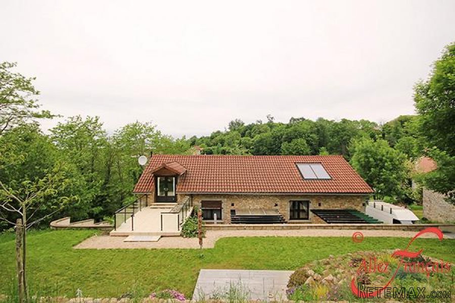 Marval (Haute Vienne) - Stunning 3/4 bed barn conversion set in..