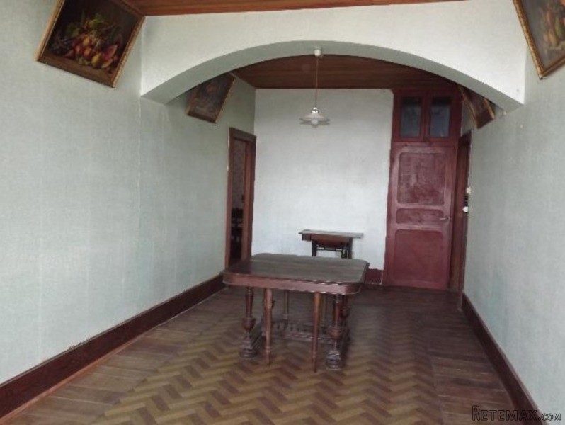 Former Farmhouse With 290 M2 Barn - 2