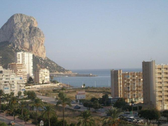 Attractive three bedroom apartment in a new block of flats.. - 2