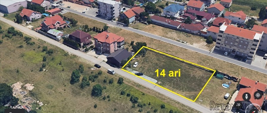 Izdajem plac za autoplac, monazne objekte, balon za fudbal - 2
