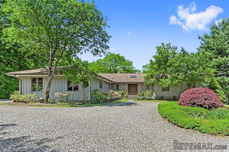 3 bedroom House For Sale: 102 N Salem..