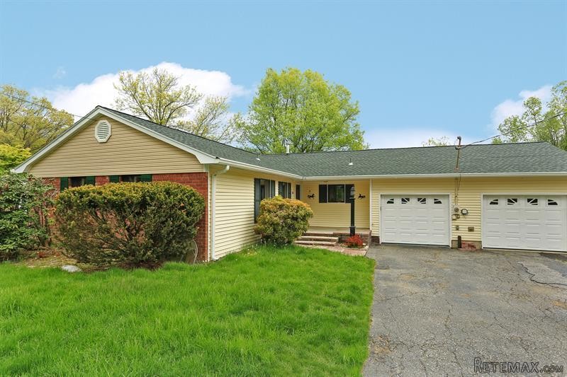 3 bedroom House For Sale: 2656 Windmill..