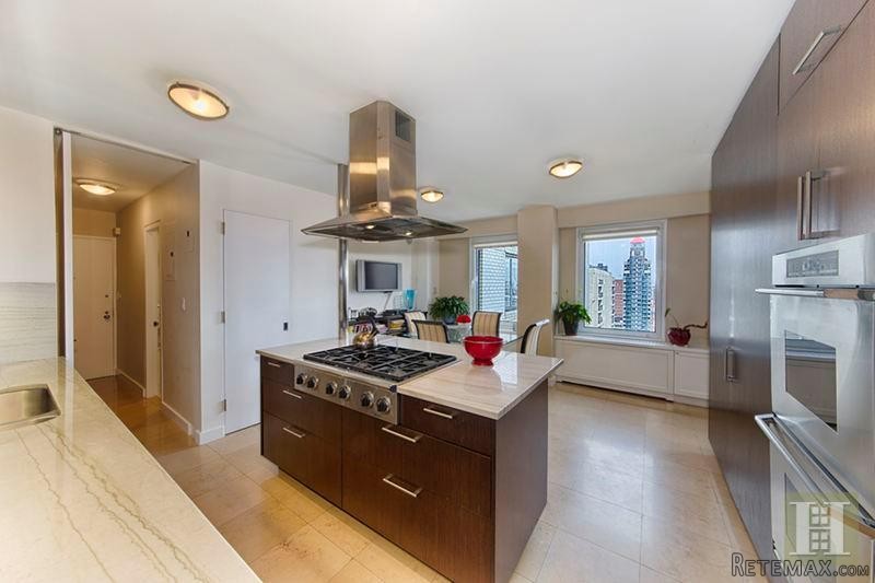 3 bedroom Apartment For Sale: 303 EAST..