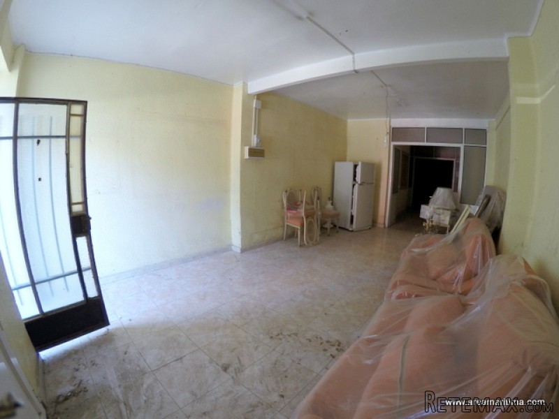 Large commertial property in Serreria..