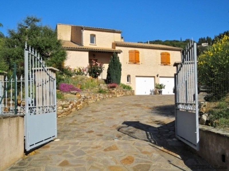Lovely Villa With 4 Bedrooms, Terrace..