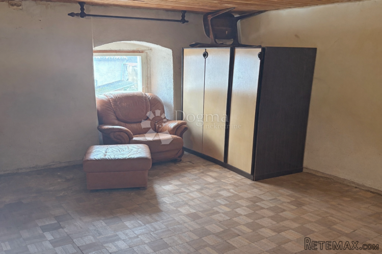 Kaštelir-kuća u nizu za renovaciju - 2