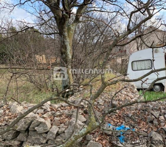 Šmrika, građevinsko zemljište 1.140m2 - 2