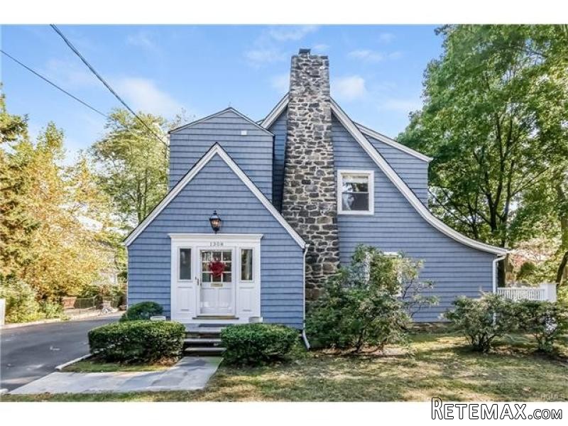 3 bedroom House For Sale: 1308..
