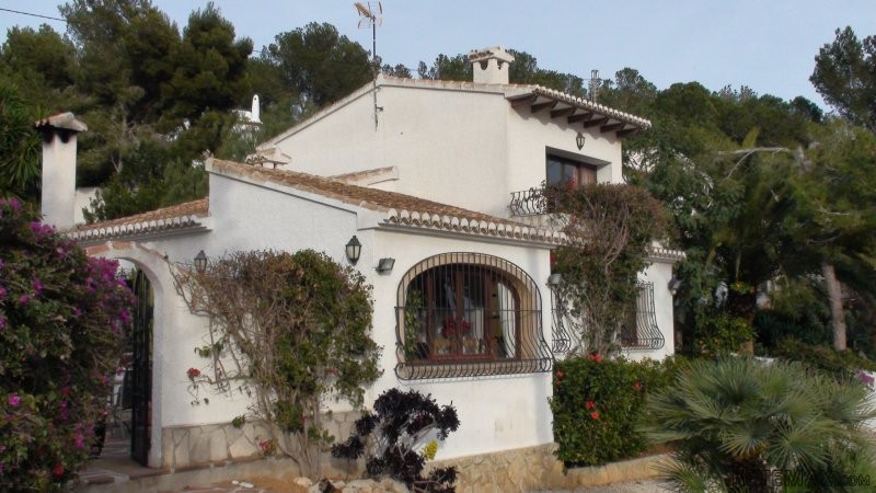 Character detached villa situated in.. - 2