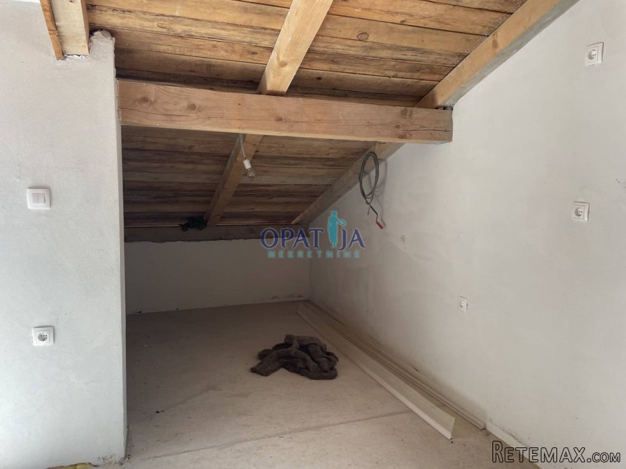 KOSTRENA - kuća s više stambenih jedinica - 4