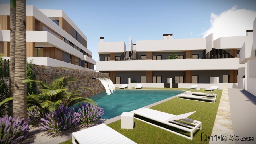 Estas hermosas casas están ubicadas en 2 bloques con un..