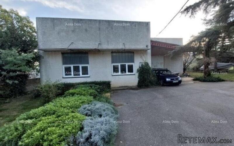Ližnjan – Poslovna zgrada s dodatnim građevinskim zem..