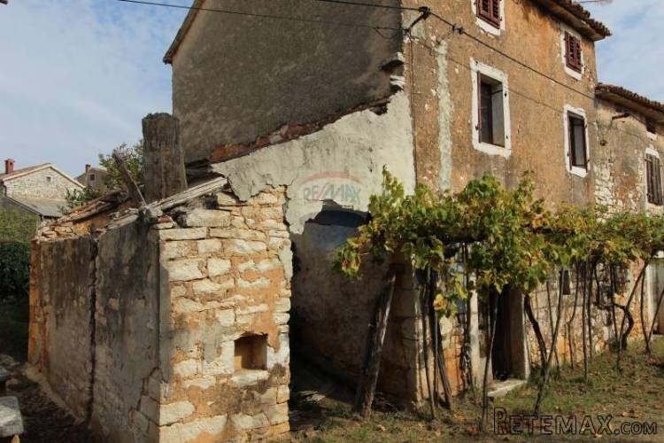 Kaštelir, kuća s pogledom na more, za adaptaciju