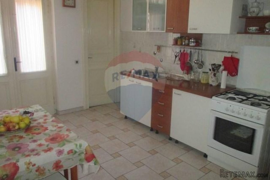 RIJEKA - CENTAR - UZ MORE - STAN 117 m2 - 8