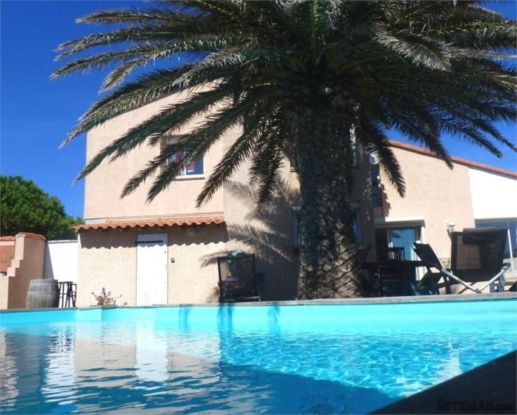 Superb Villa With Pool And Sea View