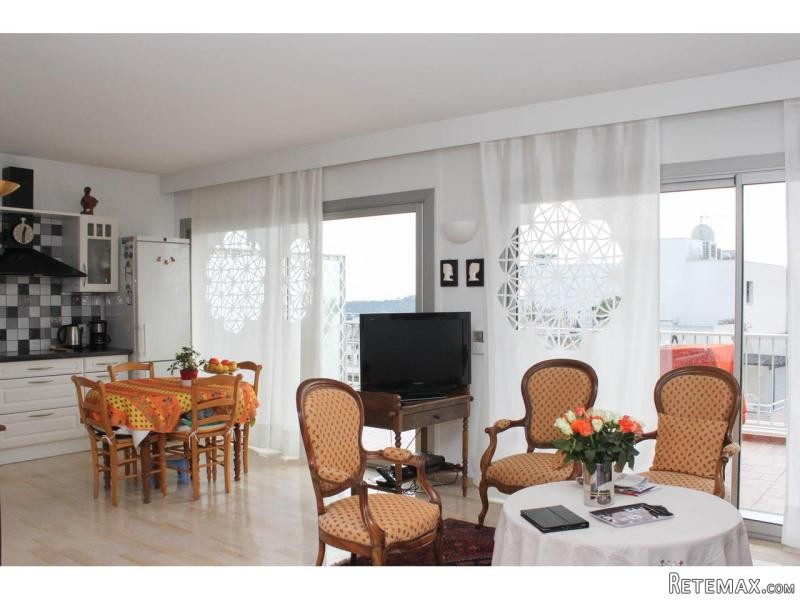 Apartment With Panoramic Sea Views