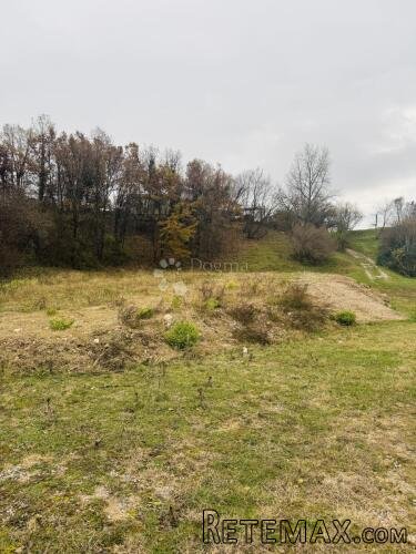 Poljoprivredno zemljište Dražice 705m2,odlična lokacija, rav