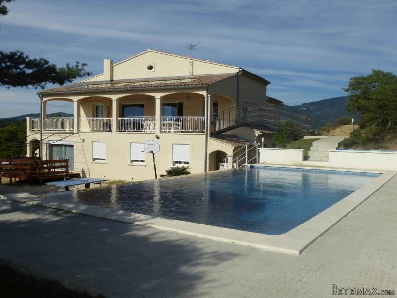 Well Renovated Villa With Apartment..