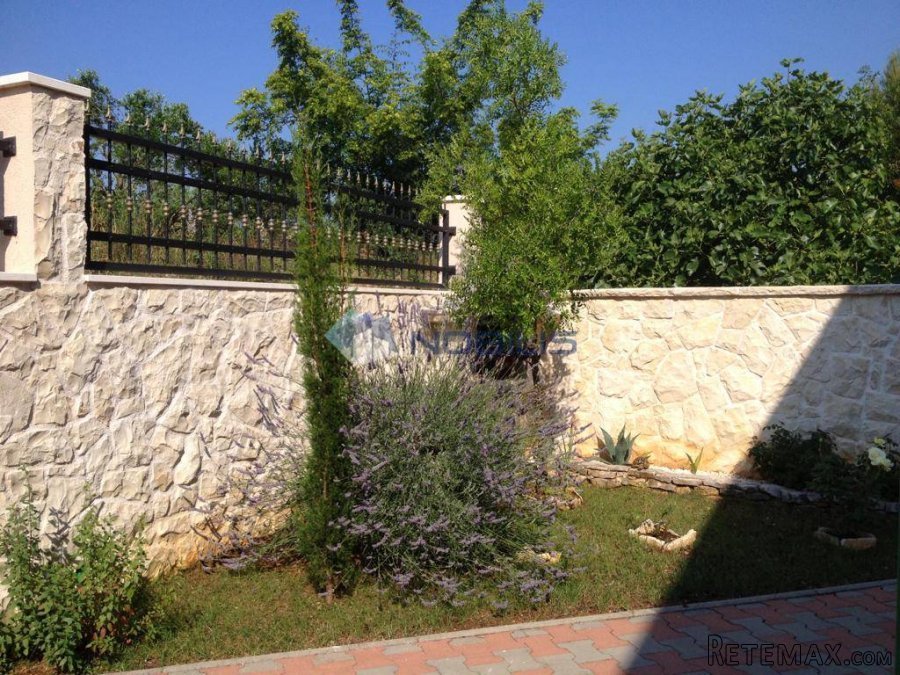 Šibenik, Vodice, 3 apartmana+suteren, vrt, parking mjesta - 3