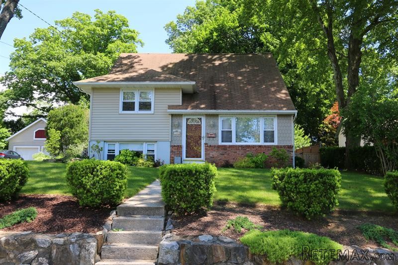 4 bedroom House For Sale: 105 Sunnyside..