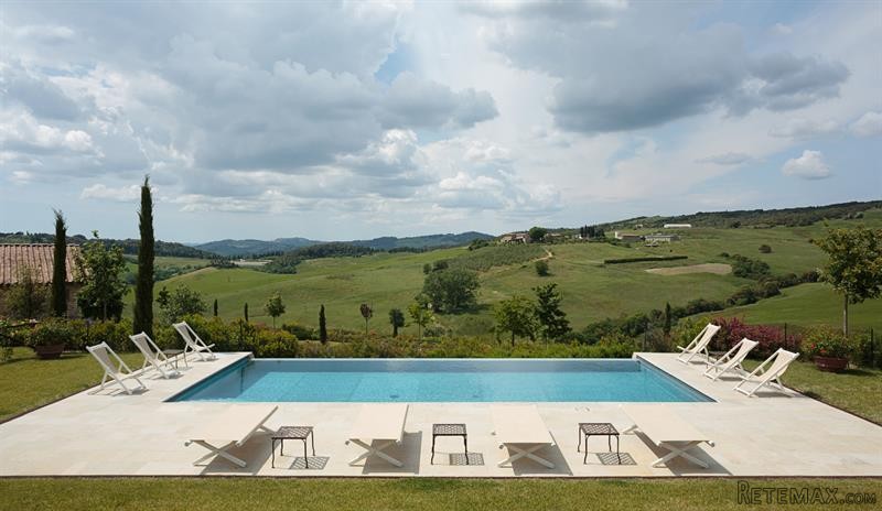9 bedroom Farm House For Sale: Casole..