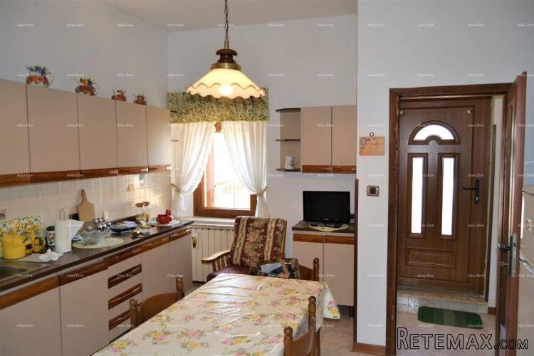 Prodaje se kuća sa šumom u Kašteliru - 4