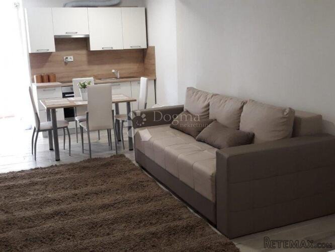 PRIMOŠTEN, prekrasan apartman na moru