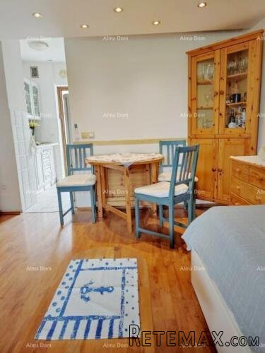 Červar Porat, Prekrasan dvoetažni apartman, 39m2 – 400 m od..