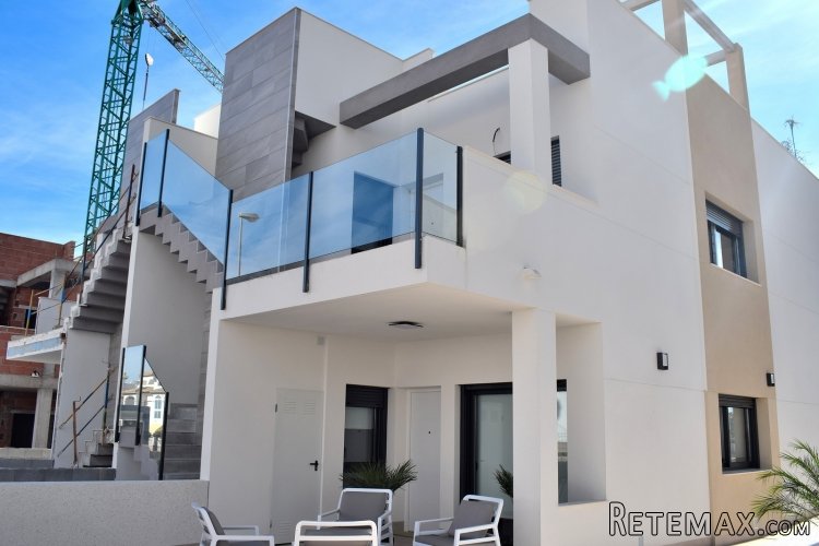Los dúplex se ubican en un complejo residencial en Punta.. - 2