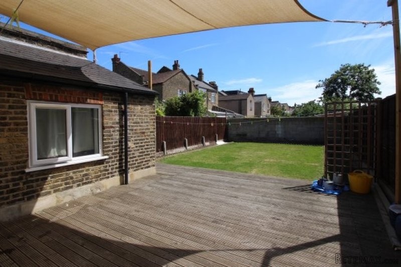 3 bedroom, Flat house for sale - 2