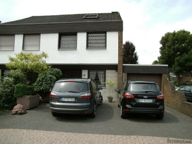 Doppelhaushälfte mit Garage in Krefeld