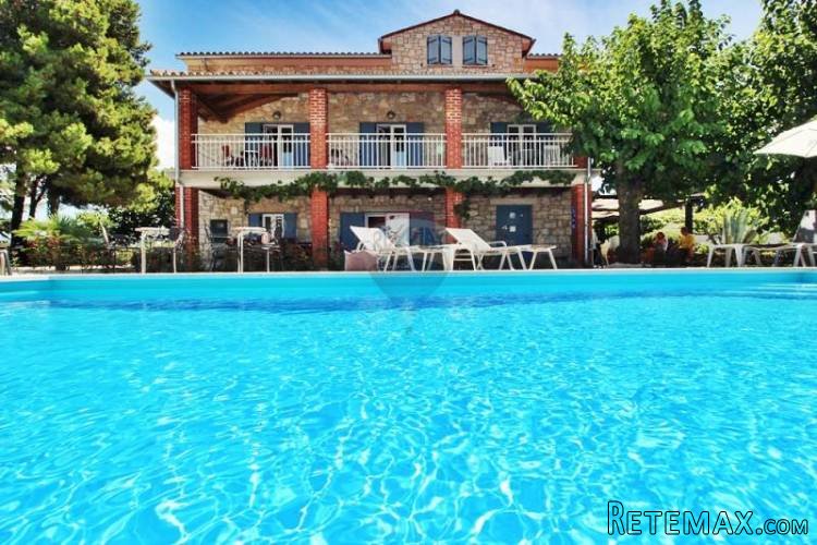 Predivno imanje sa renoviranom kamenom kućom i velikim...