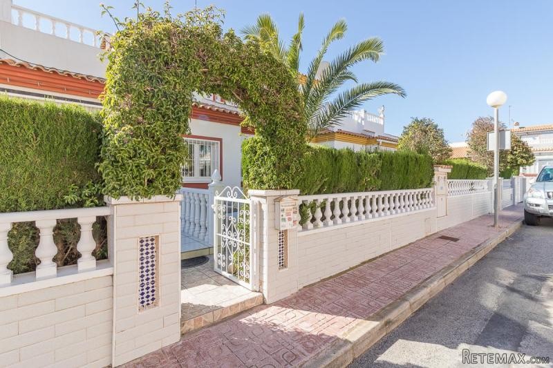 Bungalow with roof terrace and garden.. - 2