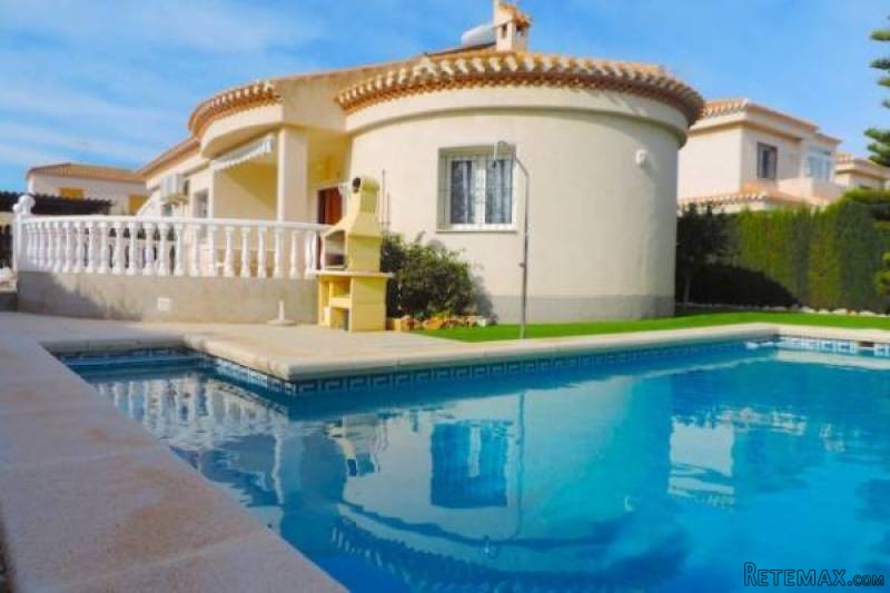 3 Bedroom 2 Bathroom Villa In Playa..