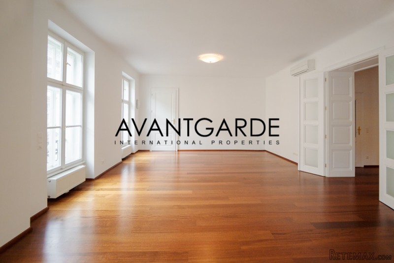Luxury Apartment near the Opera