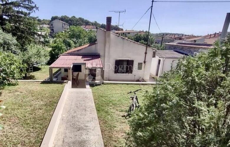 Pula, Kuća sa dvije stambene jedinice na mirnoj lokaciji - 8