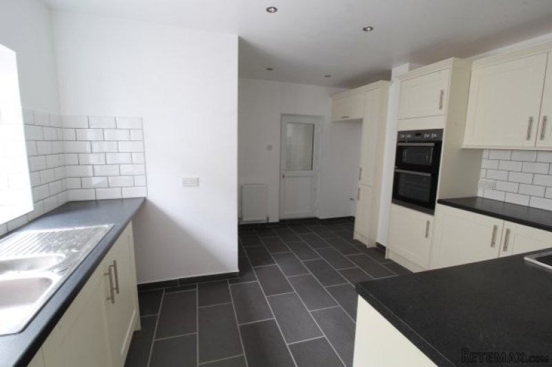5 bedroom, Semi-detached House house.. - 2
