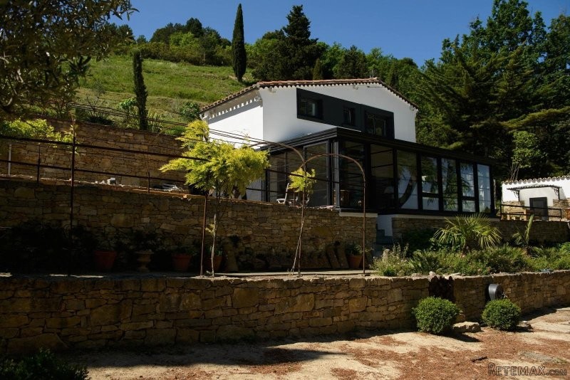 Well Renovated Villa Set On 1.5..