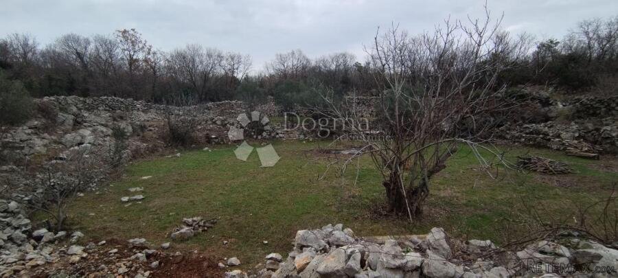 POLJOPRIVREDNO ZEMLJIŠTE BLIZU GRAĐEVINSKE ZONE - KORNIĆ - 2