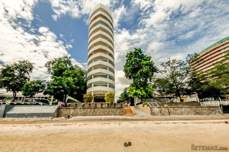 Luxury 4 Bed Beachfront Condo At The..