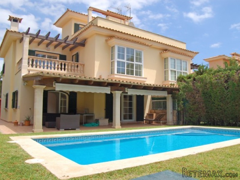 Well Kept Semi-Detached House In Puig..