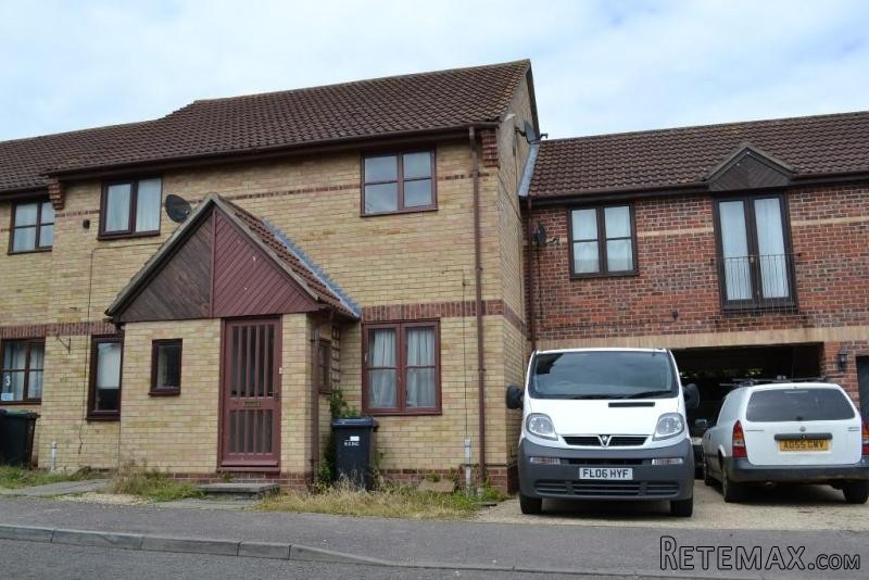 2 bedroom town house for sale