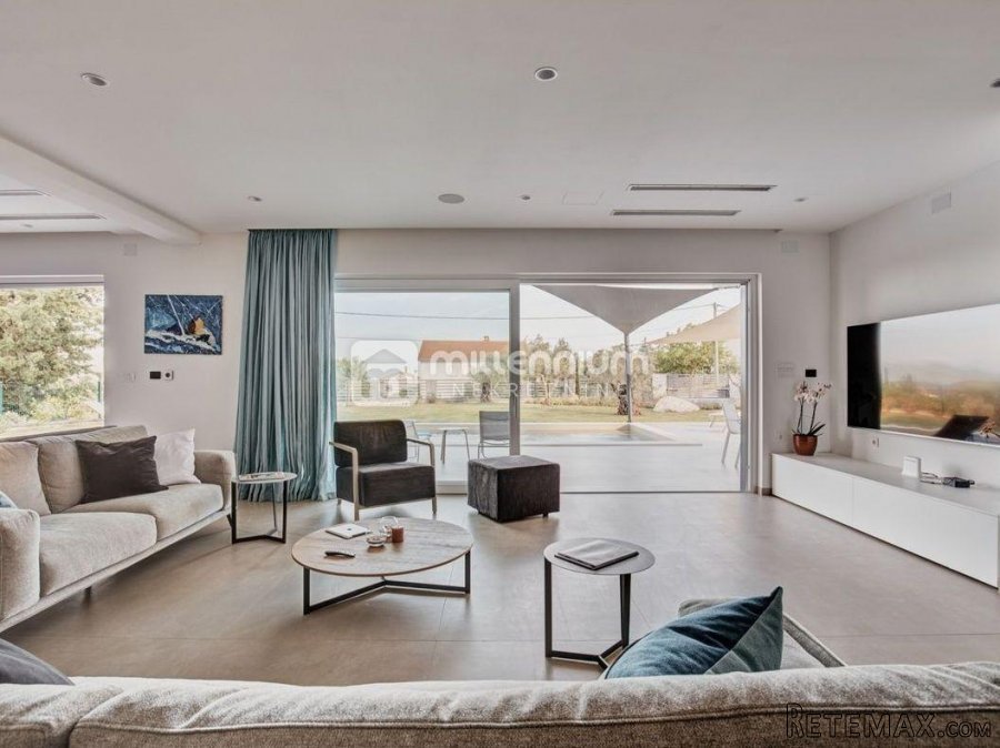 Otok Krk, moderna vila s bazenom - 8