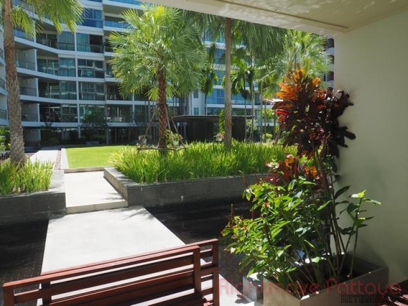 2 Bedroom Condo for sale in Wongamat -..