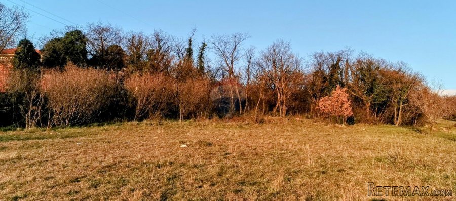 Krasica, atraktivan građevinski teren 1700m2 - 2
