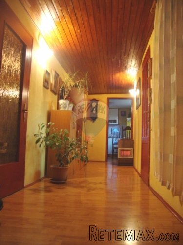 ISTRA, MEDULIN, kuća s dva stana i dvorištem u samom centru - 4